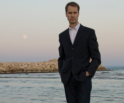 _DSC0057 Arto on the beach.