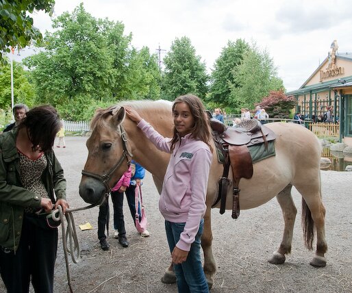 _DSC0160 Ingrid went horse riding.