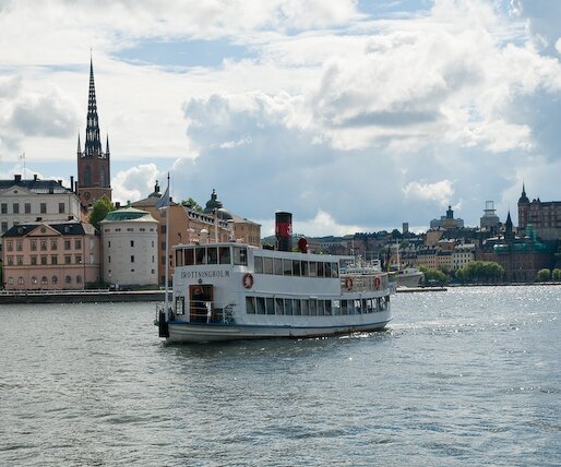 _DSC0035 Boat, Riddarholmen to the left.