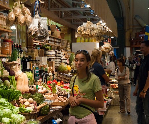 _DSC0063 Ingrid in Östermalms Saluhall.