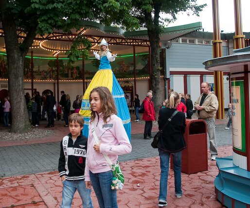 _DSC0067 Andreas and Ingrid at Gröna Lund, an amusement park.