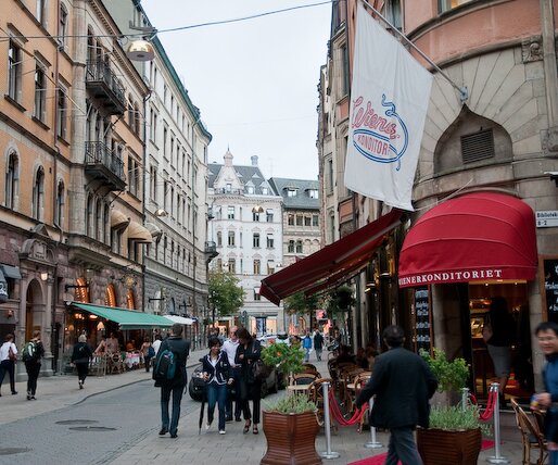_DSC0076 At Biblioteksgatan in Stockholm. The Wienerkonditoriet to the right, where we had coffee.