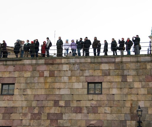 _DSC0018 People watching the change of royal guards.