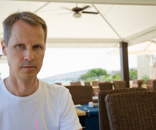 _DSC0015 Arto at the beach restaurant at Elias Beach Hotel.