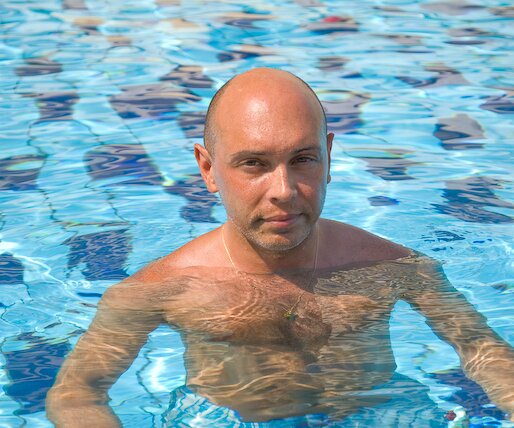 _DSC0041 Markos in the pool.