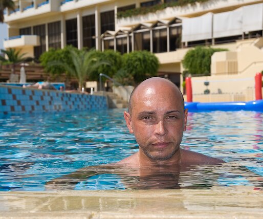 _DSC0045 Markos in the pool.