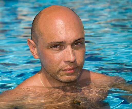 _DSC0054 Markos in the pool.