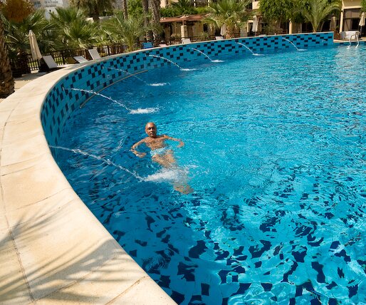_DSC0068 Markos in the pool.
