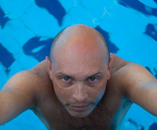 _DSC0075 Markos in the pool.