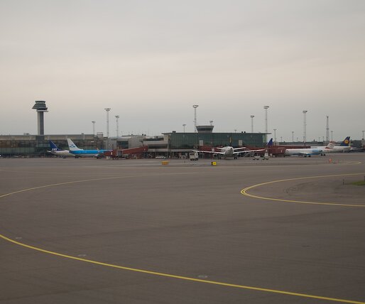 _DSC0004 Taxiing at Arlanda early in the morning.