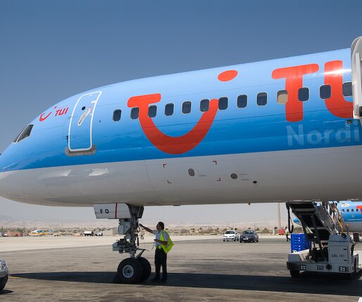 _DSC0001 Boarding the B757-200 at Larnaca airport (LCA).