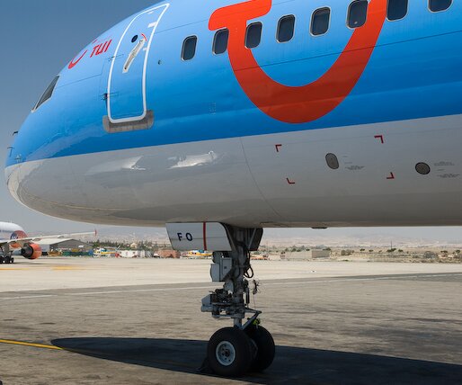 _DSC0003 The nose of the B757-200.