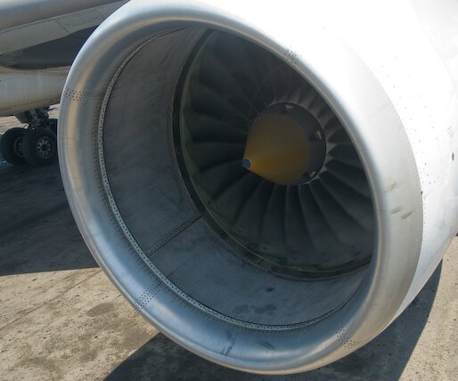 _DSC0004 Engine of the B757-200.