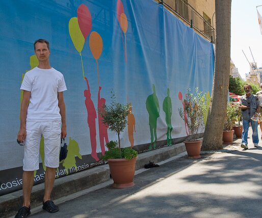 _DSC0003 Arto at the Ledra street passage.