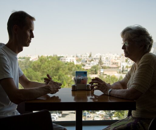 _DSC0006 Arto and Mum talking.