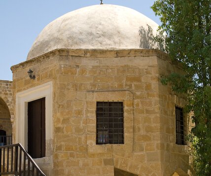 _DSC0017 A small mosque in the yard of the Büyük Han.