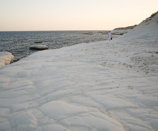 _DSC0020 Arto walking at the white rocks landscape.
