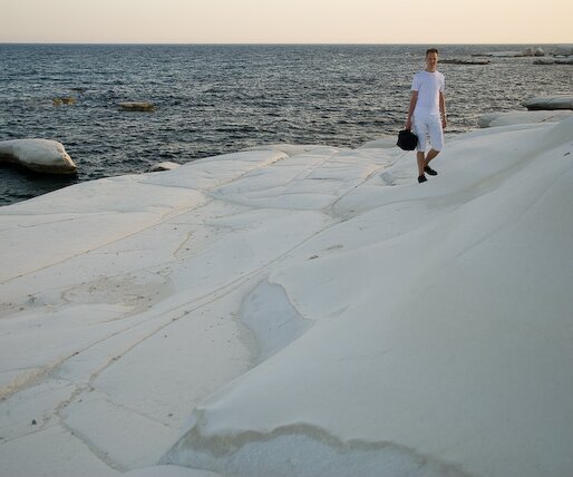 _DSC0022 Arto at the white rocks.