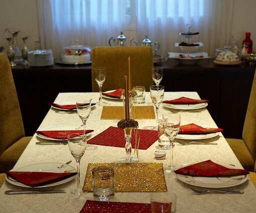 _DSC0011 The table is set for Christmas Day lunch.