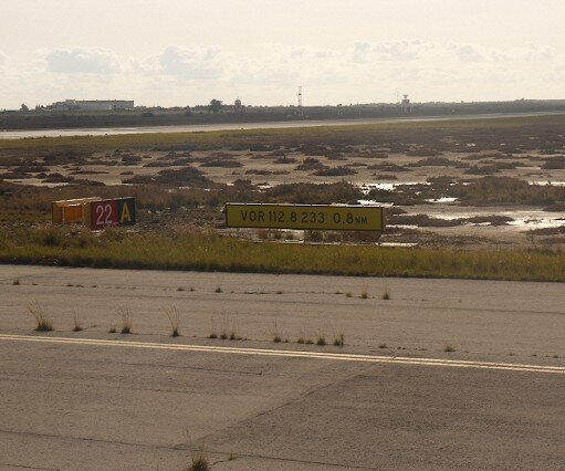 _DSC0004 Taxiing to the runway for take-off.