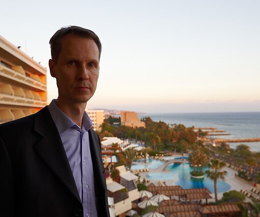 _DSC0025 Arto on the balcony at Four Seasons Hotel.