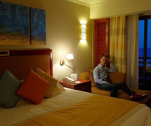 _DSC0031 Arto in the room at Four Seasons Hotel.
