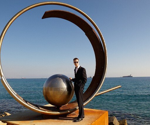 _DSC0161 Arto at a sculpture by the seaside promenade in Limassol.