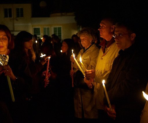 _DSC0015 The arrival of the Holy Light at midnight.