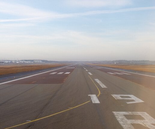_DSC0009 Runway 19R at Arlanda airport, ready for take off.