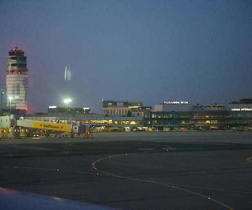 _DSC0030 View of Vienna airport, taxiing to the runway.