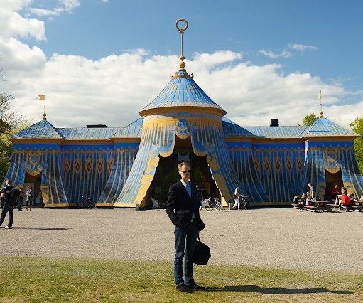 _DSC0066 Arto in front of the Silver Tent in Hagaparken.