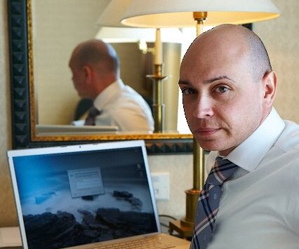 _DSC0188 Markos in the hotel room at Scandic Intercontinental.