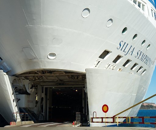_DSC0002 Boarding the ship, Silja Symphony, by car.