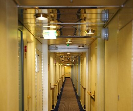 _DSC0012 Cabin corridor.