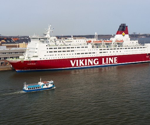 _DSC0180 Viking Line Mariella at Helsinki harbour.