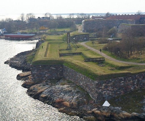 _DSC0198 Passing by Sveaborg.