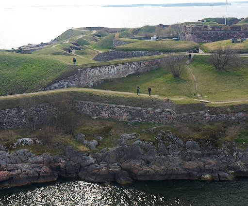 _DSC0203 Passing by Sveaborg.
