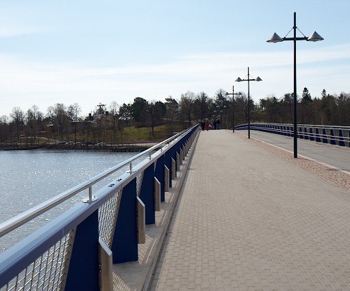_DSC0014 The bridge leading to the zoo.