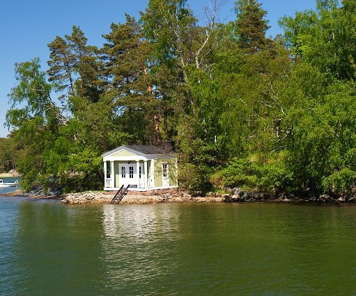 _DSC0257 A small house by the water.