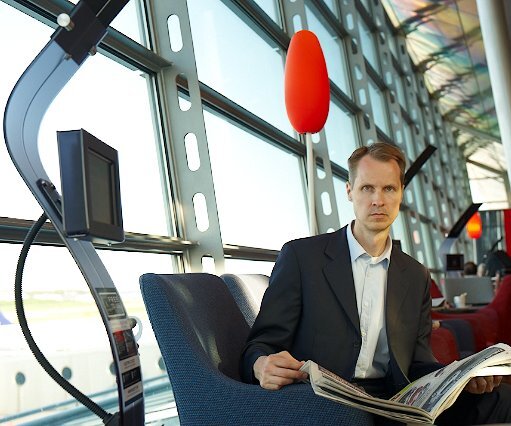 _DSC0286 Arto at the lounge at Vantaa airport.