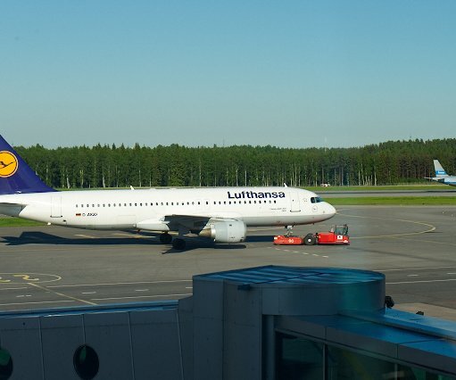 _DSC0290 A Lufthansa aircraft getting ready for departure.