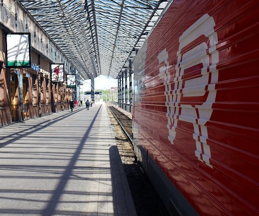 _DSC0045 At the train station in Helsinki, going to Kannelmäki.