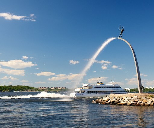 _DSC0019 A ferry boat passing by the sculpture at Nacka Strand.