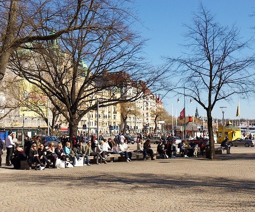 _DSC0011 People enjoying the spring sun at Nybroplan.