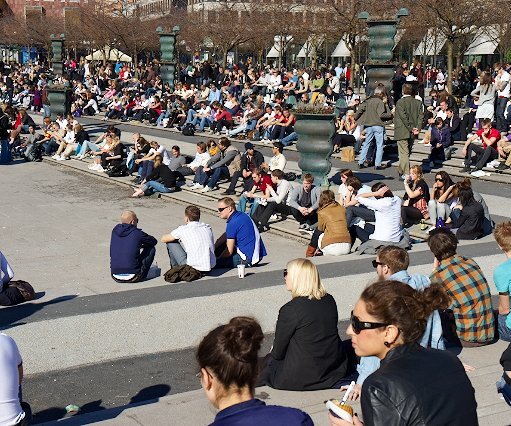 _DSC0027 At Kungsträdgården. People have emerged outside to enjoy the beautiful weather.