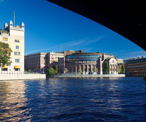 _DSC0023 View of the parliament building in Stockholm from under a bridge.