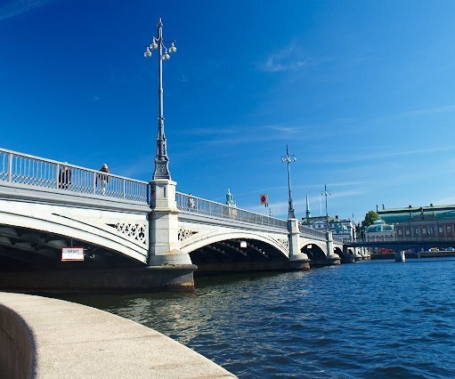 _DSC0024 One of many bridges in Stockholm.