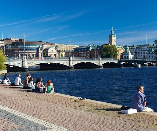_DSC0027 View of a bridge towards the old town.