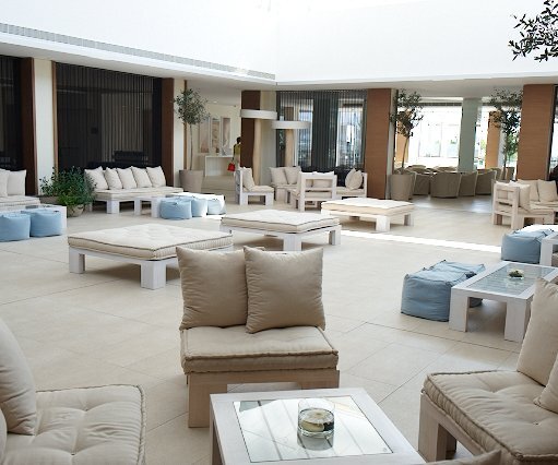 _DSC0009 The lobby at Capo Bay.