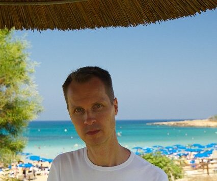 _DSC0112 Arto at Capo Bay hotel, fig tree bay in the background.
